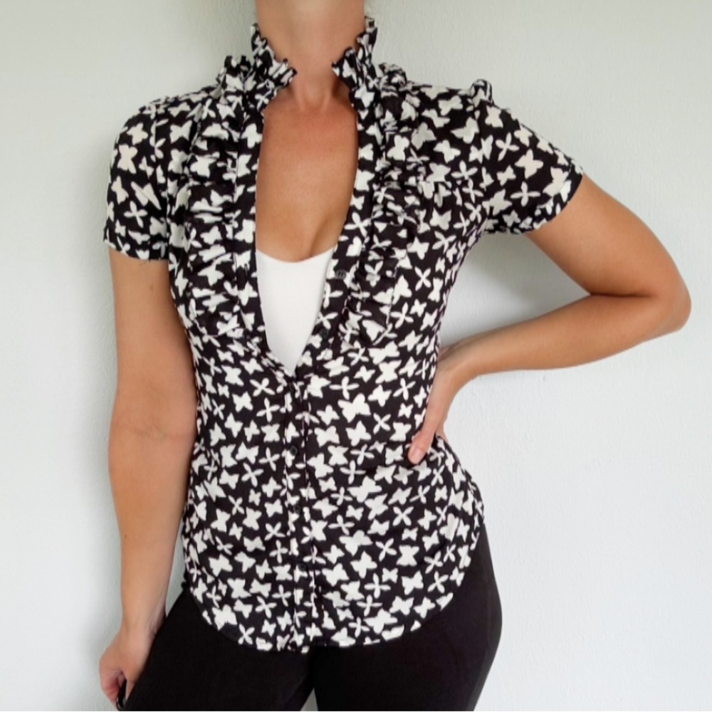 NY&Co black and white butterfly ruffle short sleeve button down blouse XS